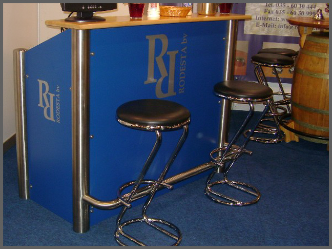 rvs-balie-voor-beurs-en-ontvangstruimte